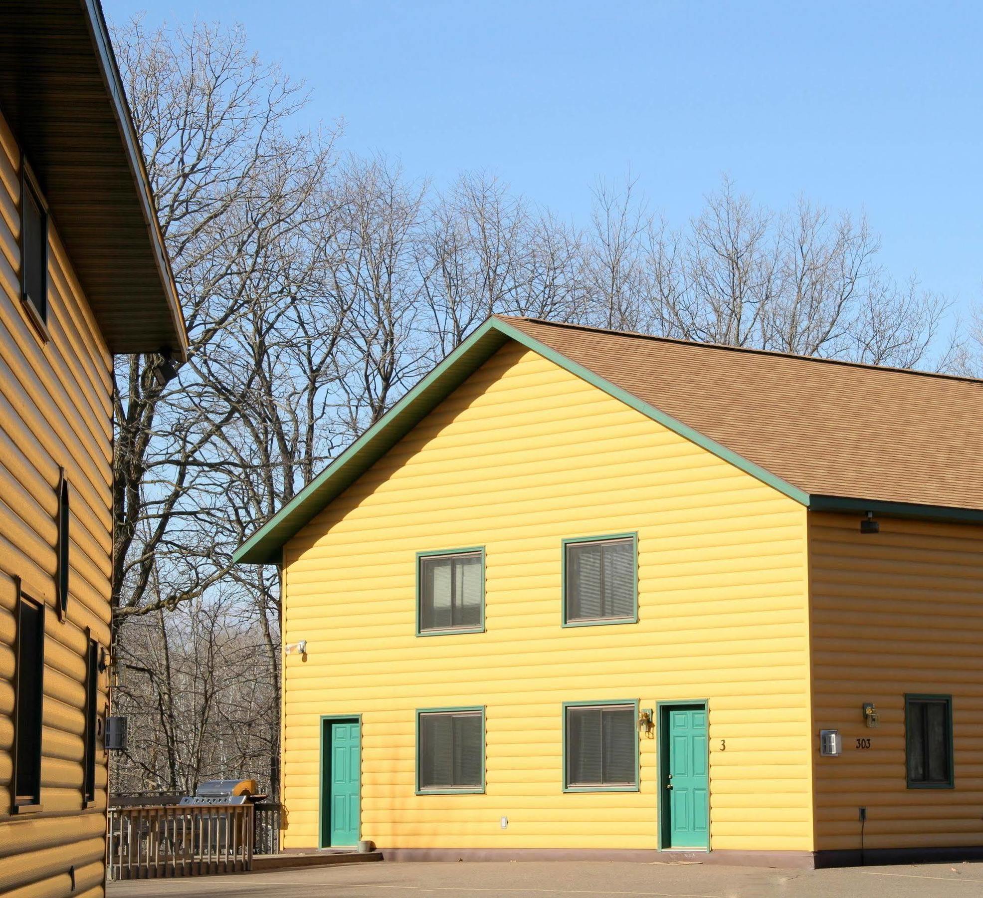Mcquoid'S Inn And Event Center Isle 外观 照片