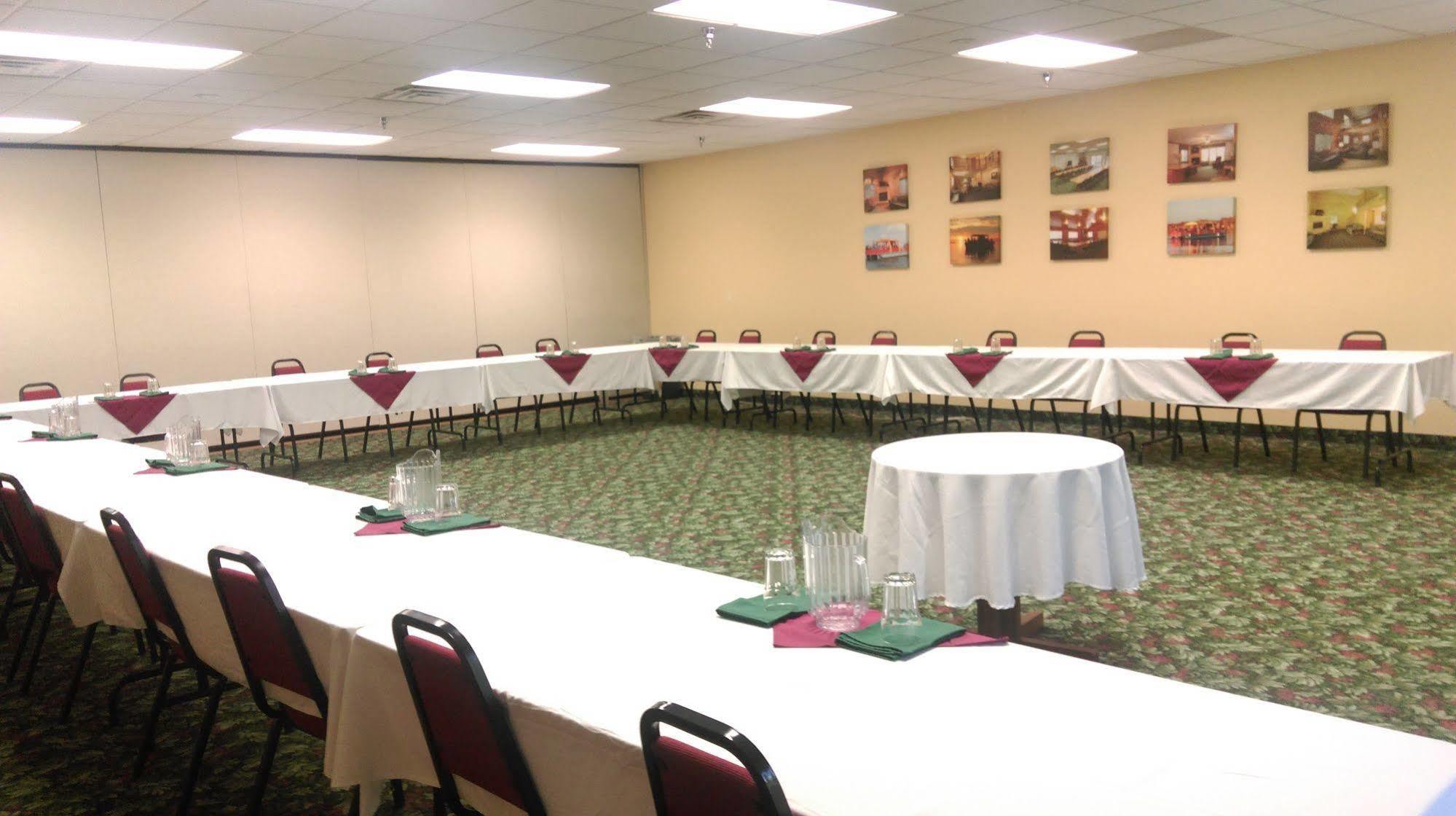 Mcquoid'S Inn And Event Center Isle 外观 照片